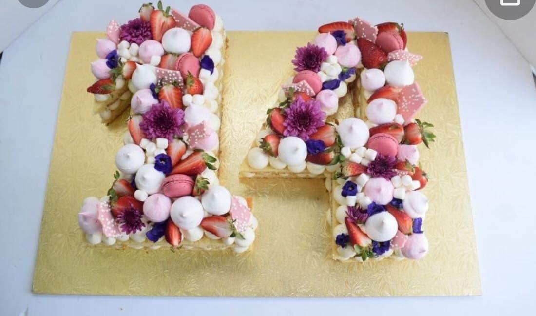 small “rn” letter cake 🩺💕✨ | Instagram
